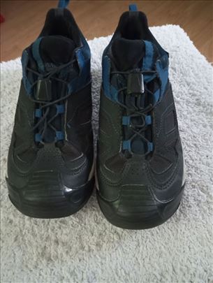 Patike za dečake vel.35 nepromočive