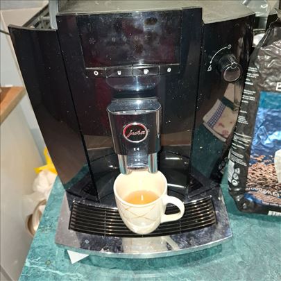 Aparat za kafu Jura E4 piano