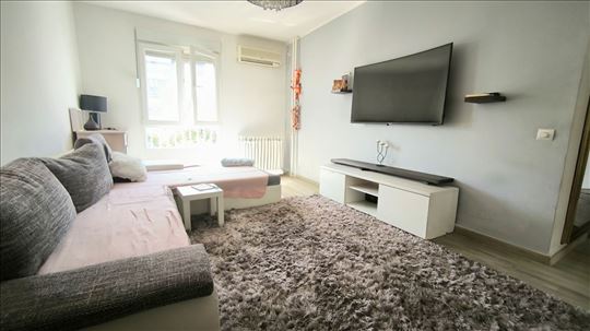 Blok 44, 51m2, Renoviran, Bez buke , Svetao