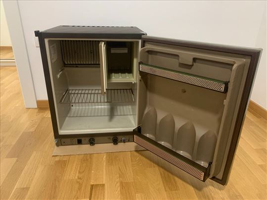 Frizider Electrolux amonijak - 12,220v plinska boc