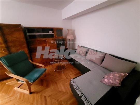 Izdajem dvoiposoban stan 60m2 u Karadnordjevoj ul