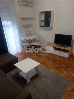 Jednosoban stan preko puta Taša