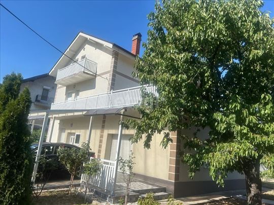 Kuća 245m2, plac 7.1a (20 min vožnje od centra BG)
