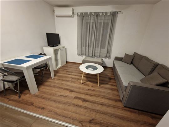 Odličan 1.0 namešten stan u širem centru