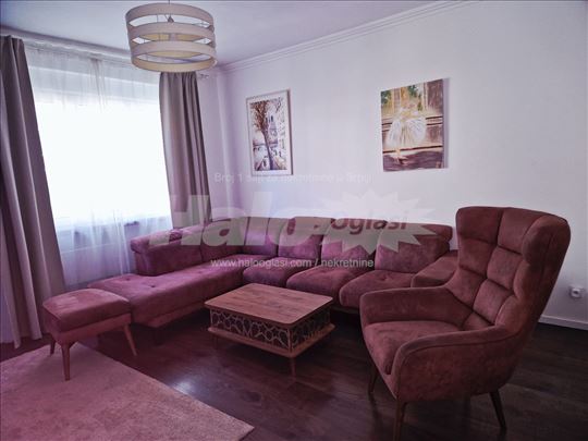 Prelep, luksuzan stan, 70 m2, kod Skupstine