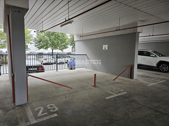 Blok 72, parking mesto u garaži
