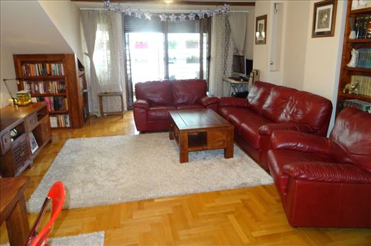 Đeram pijaca! Garažno mesto! Novija gradnja!