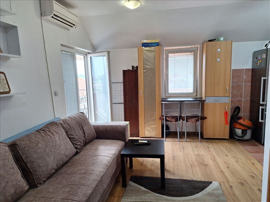 Garsonjera 23 m2,Zrenjaniski put