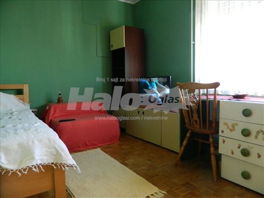 Izdajem sobu u Bulevaru kralja Aleksandra (Lion)