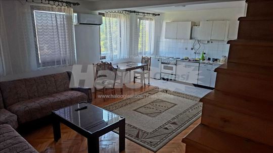 Izdajem stan, duplex u centru Valjeva