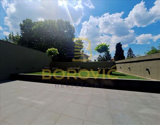 Kod Hrama, 144m2 + 125m2 dvorište, lux