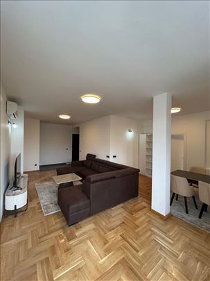 Miće Orlovića, namešten potpuno novim stvarima