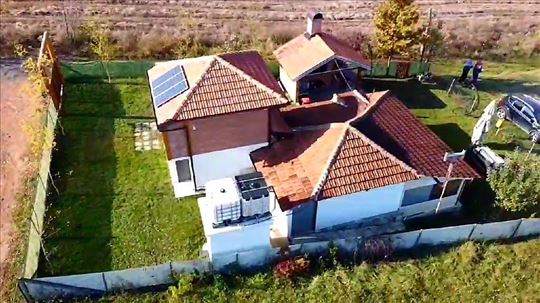 Prodaje se vikendica na Gružanskom jezeru