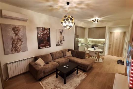 Prodajemo namešten 2.0 stan, BW Sole, dva garažna