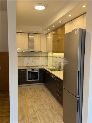 Stan 144m2 -Nov- Zemun centar - Beograd -Alu drvo