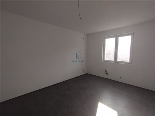 Triplex, Krnjača, 193m2 + 17,5m2 garaža