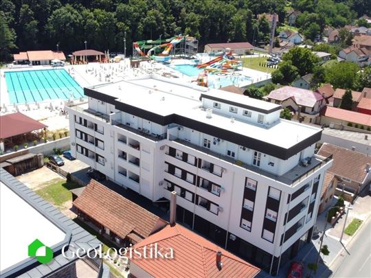 Trosoban stan 73 m2 u centru Uba