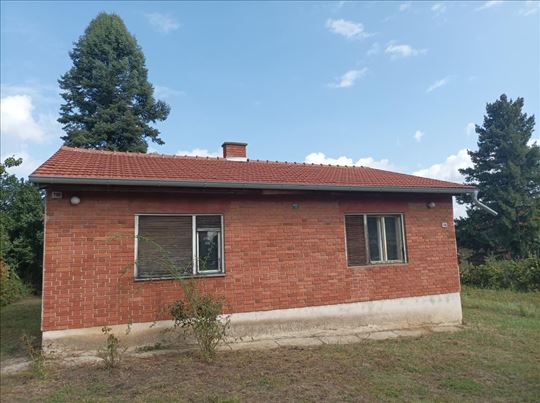 Vikend objekat,100 m2.površina zemljišta 3705 m2,A