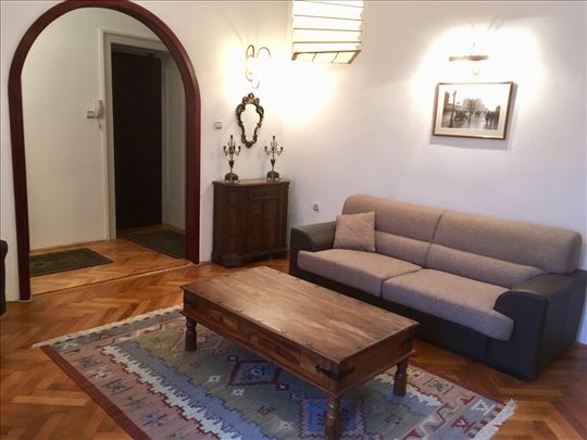 Vračar-salonac na izuzetnoj lokaciju u Svetog Save