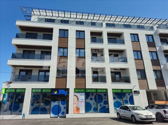 Zemun, Cara Dušana, odmah useljiv luks stan