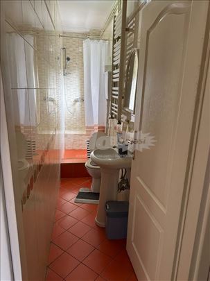 Zvezdara, izdajem 2.5 stan na prvom spratu