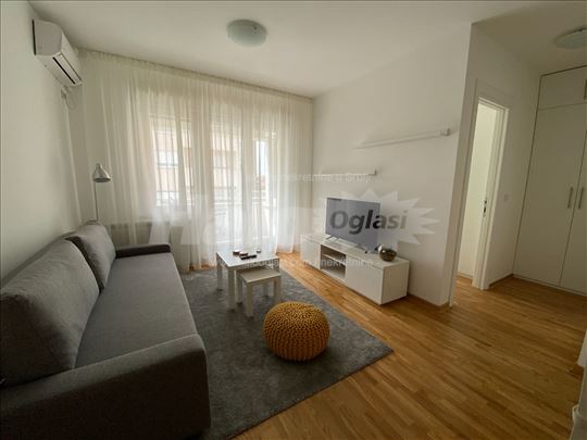 2.0 moderno opremljen, sa GARAZOM, vlasnik