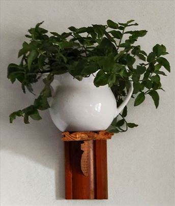 Autentična Etno Polica Ručni Rad od Stilizovane