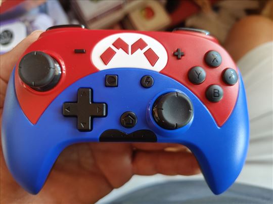 Bežični džojstik za Switch i PC. Super Mario edici