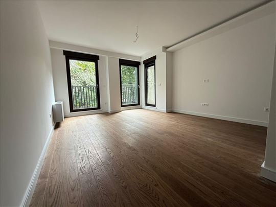 Crveni krst, lux, prostan, garaža, ID 24904