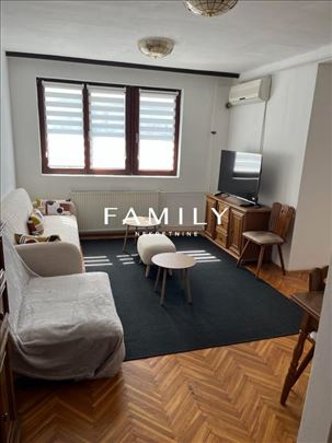Dvosoban stan 50m² – Podkrovlje, lift, parking, po