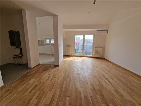 Hit cen, Penthouse, uknjižen, odmah useljiv
