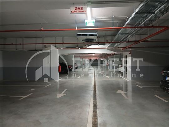 Izdaje se parking mesto u podzemnoj garaži komplek