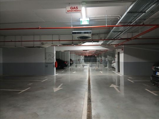 Izdaje se parking mesto u podzemnoj garaži komplek