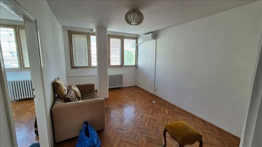 Kod Opštine NBGD,dvosoban,V/XIII,uknjižen,45m2