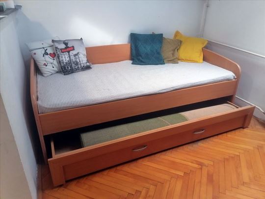 Krevet sa fiokom,Ormar,Mojca,Radni sto,Fotelja,Sto
