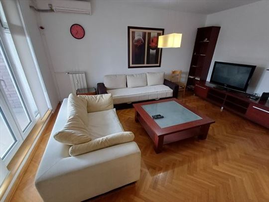 Lep prostran stan kod Arene, ID 3671