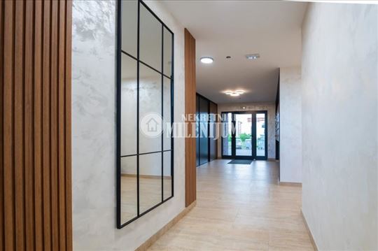 Lux 1.5 soban stan na odličnoj lokaciji, Ledine ID