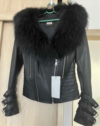 Mona jakna sa etiketom