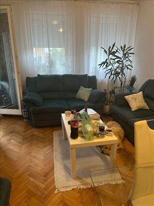 Na prodaju trosed, dvosed i fotelja