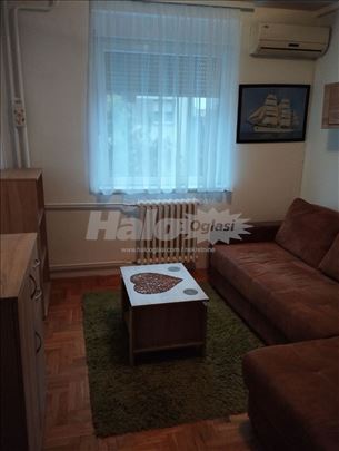 Namestena garsonjera I centru Novog Sada