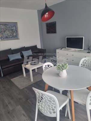 Renoviran, kompletno opremljenJen stan Arena