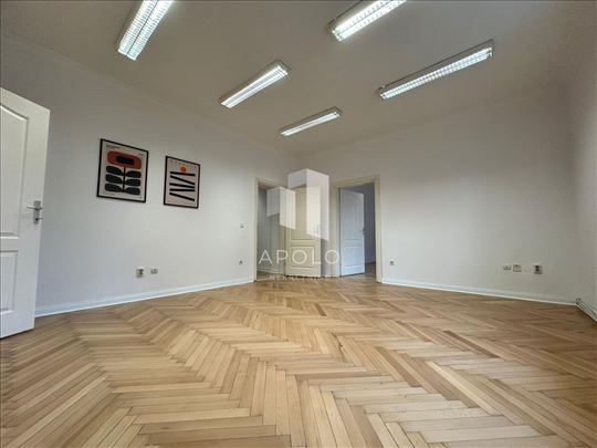 Renoviran salonski poslovni prostor – Centar, 147 