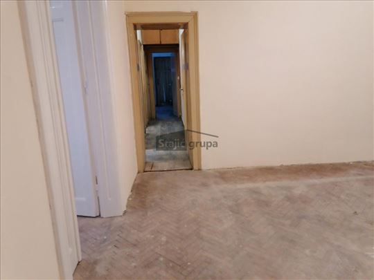 Salonac, uknjižen, centar, 4.0