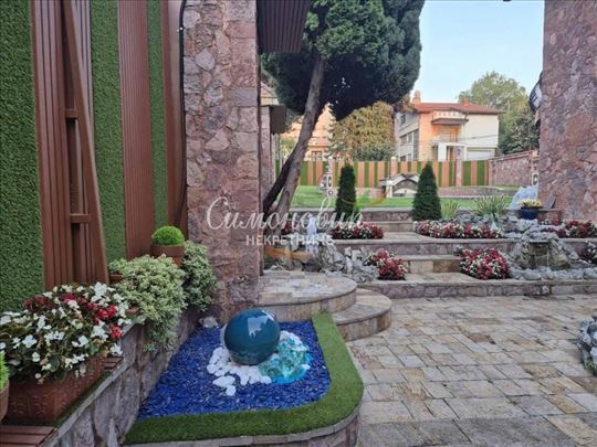 Senjak, ekskluzivna vila, 830m2, 15 ari,III nivoa,