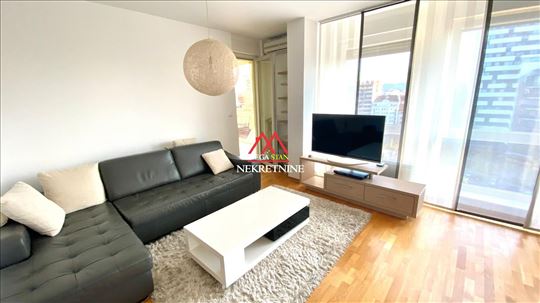 Trosoban stan - 80m2 - Centar