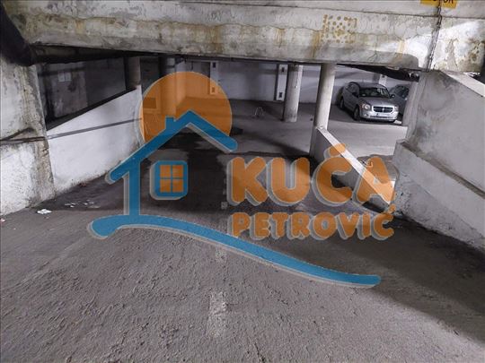 Izdaje se parking mesto u podzemnoj garaži  na kej