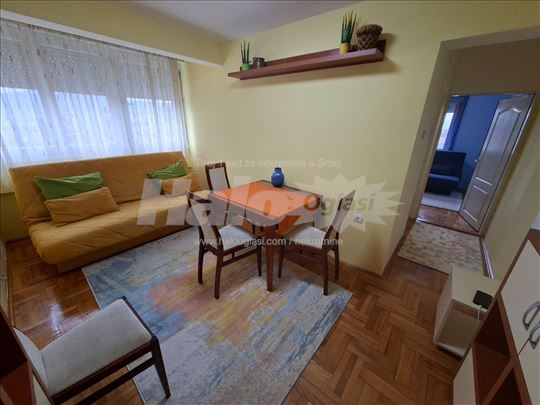 Izdajem jednoiposoban stan preko puta TC Roda
