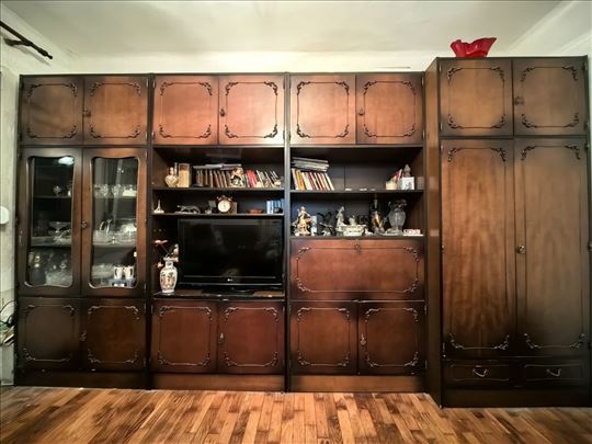 Orman od oraha , puno drvo