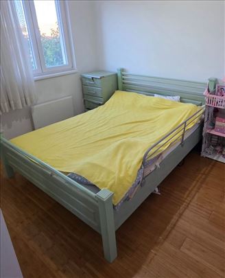 Prodajem bračni krevet sa dušekom i letvicama