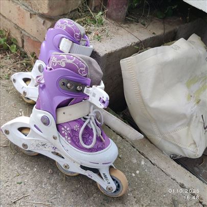 Roleri za devojčice. Podesiva veličina 27-33.